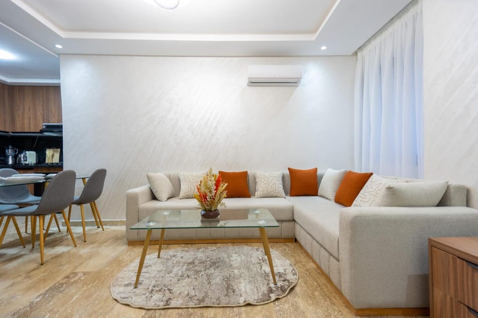 TV and multimedia, Kitchen or kitchenette, Living room, Seating area, Dining area, air conditioner