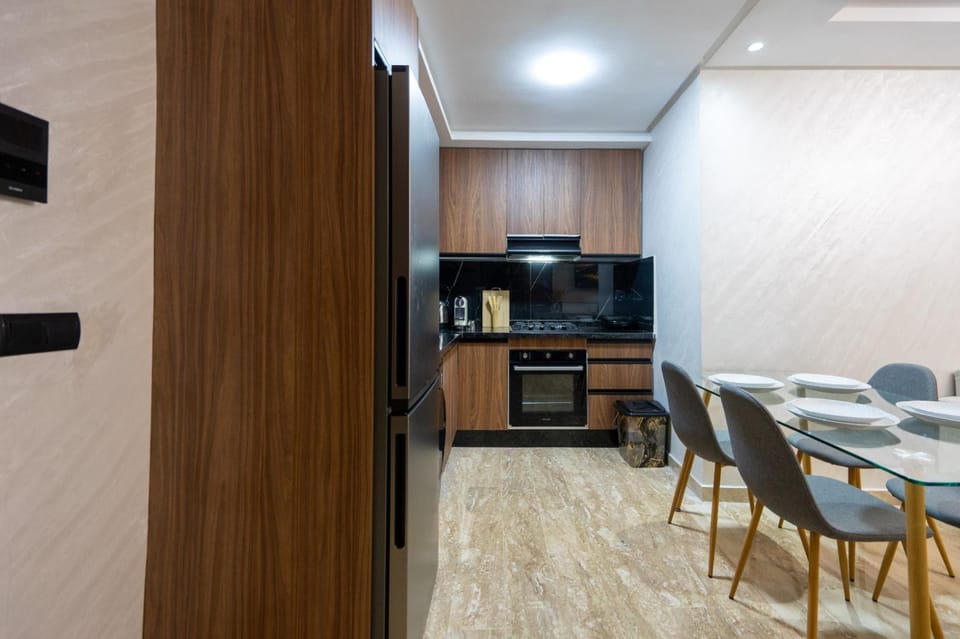Kitchen or kitchenette, Dining area, oven, stove
