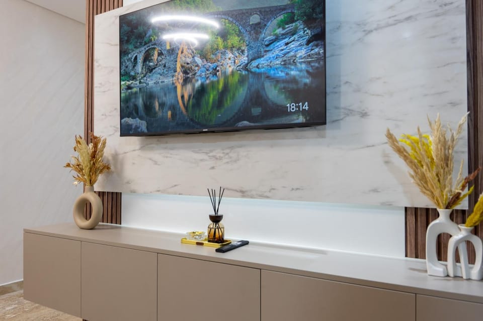 TV and multimedia, Decorative detail