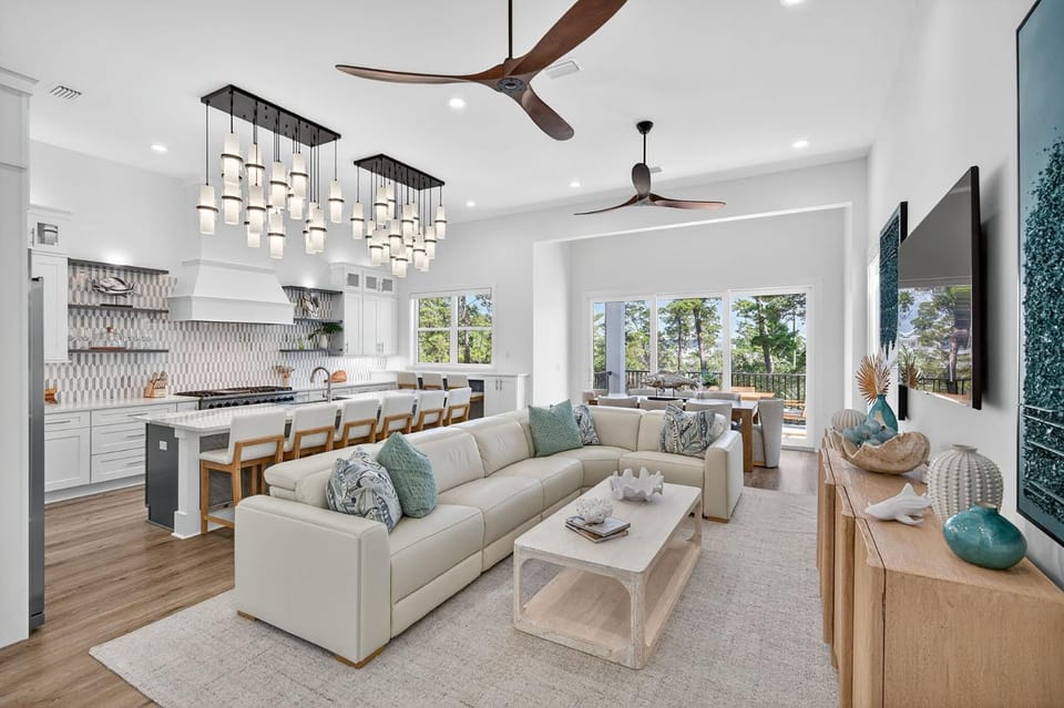 Villa Rosa - Coastal Home Complete with Private Pool and Outdoor Dining House in South Walton County