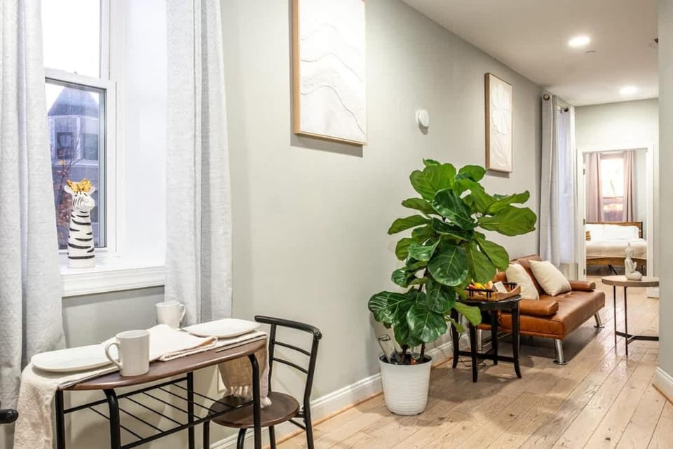 The Castle 3 Condos for Family Friends & Business House in District of Columbia