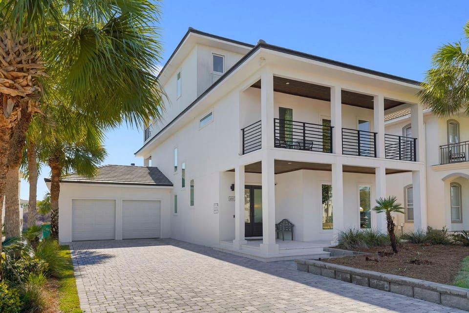 Water's Edge - Luxury Lakefront Beach House with Private Pool & Community Amenities House in Destin