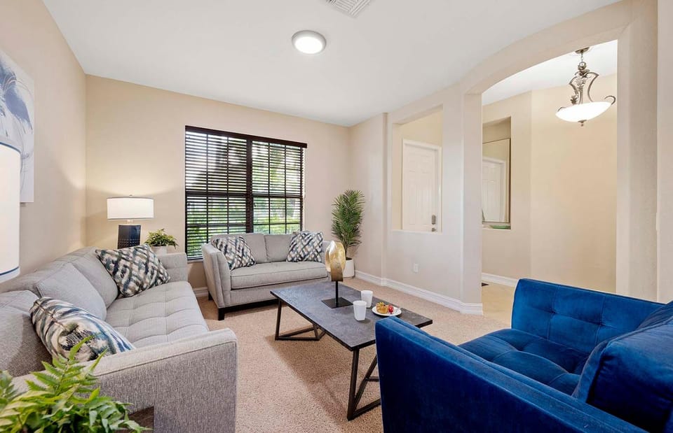 Fountain Villa - SW Neighborhood Walking Distance to Cape Harbor House in Cape Coral