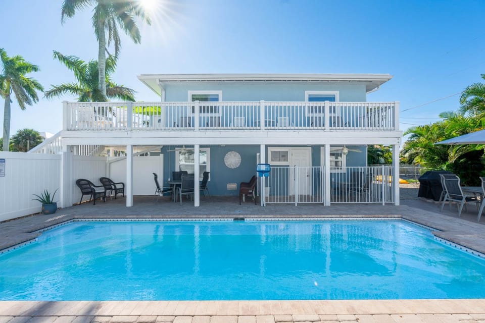 Blue Pearl Manor Upper by Sun Palace Vacations House in Estero Island