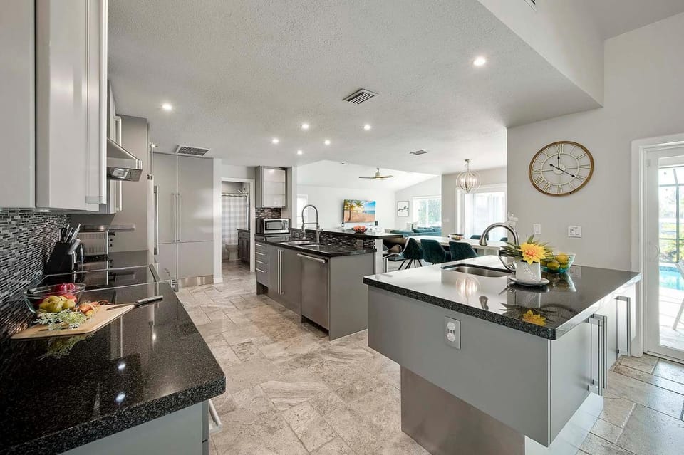 Dock Holiday -Gulf Access Pool Villa with South Exposure House in Cape Coral