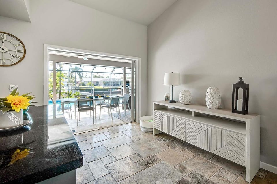 Dock Holiday -Gulf Access Pool Villa with South Exposure House in Cape Coral
