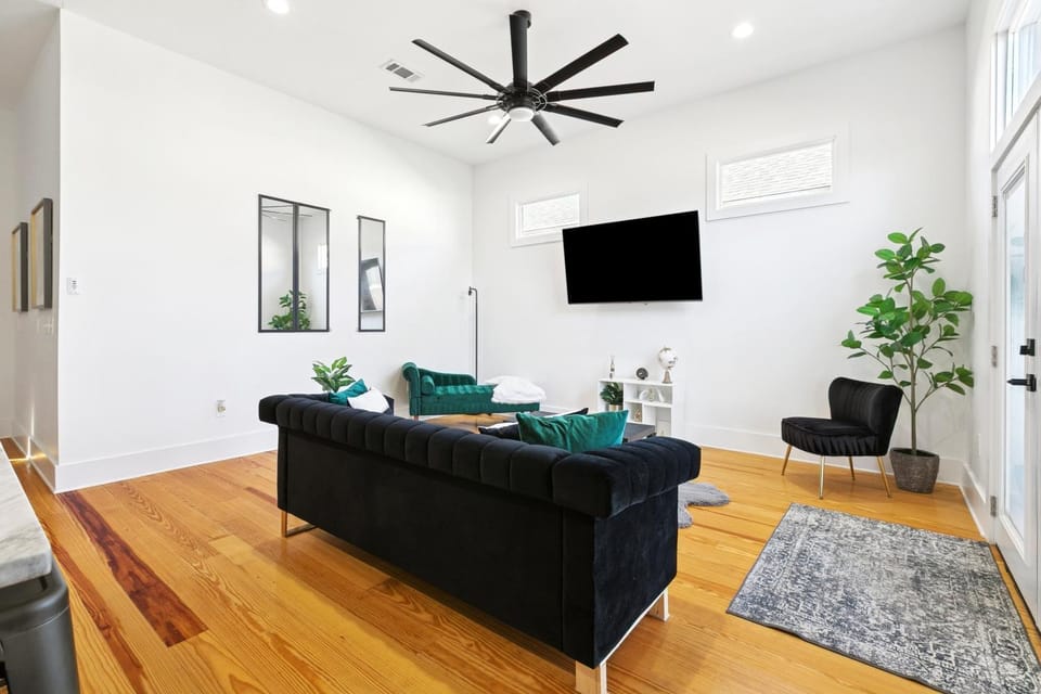 The Royal Haus NOLA 3 Bed Beauty House in Ninth Ward