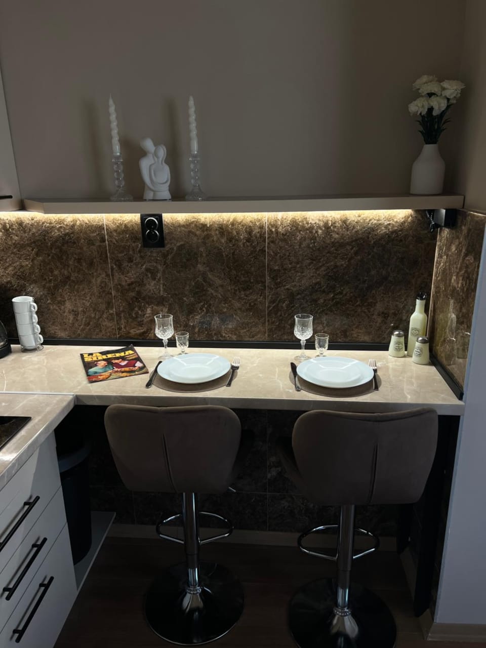 Kitchen or kitchenette, Lunch, kitchen