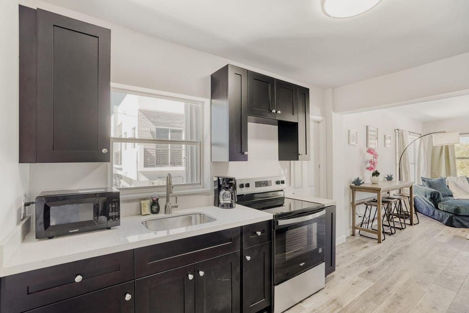 Kitchen or kitchenette, Living room, Seating area, Dining area, oven, pet friendly