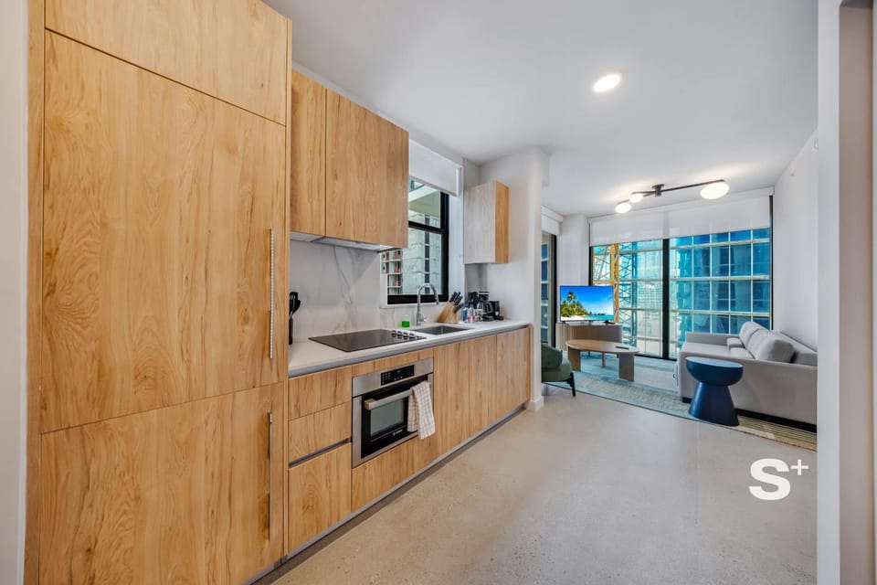 Coffee/tea facilities, Kitchen or kitchenette, Living room, oven, stove