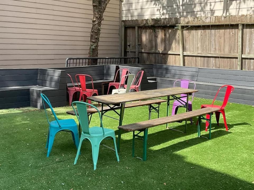 Easy World Cup Access, HUGE 2BR, Walkable to Restaurants and Bars! Apartment in Houston