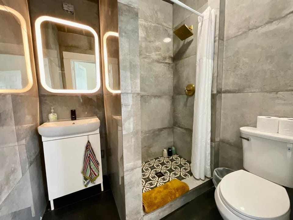 Easy World Cup Access, HUGE 2BR, Walkable to Restaurants and Bars! Apartment in Houston