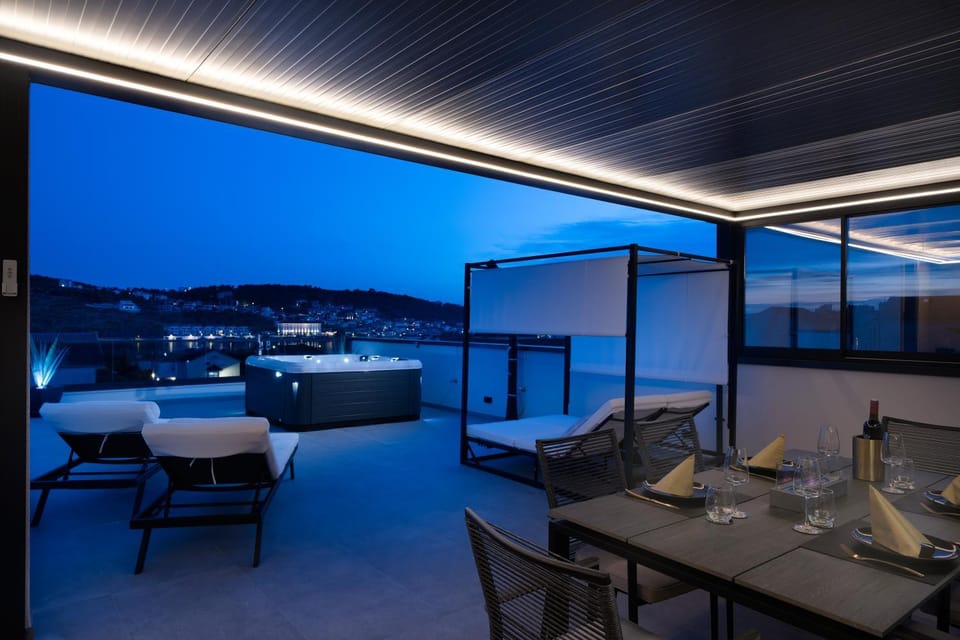 Night, View (from property/room), Balcony/Terrace, Seating area