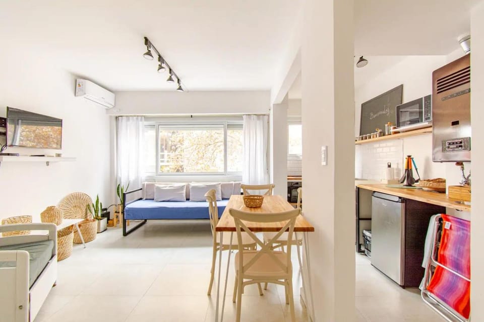 Bed, TV and multimedia, Living room, Photo of the whole room, Seating area, Dining area, Bedroom, minibar