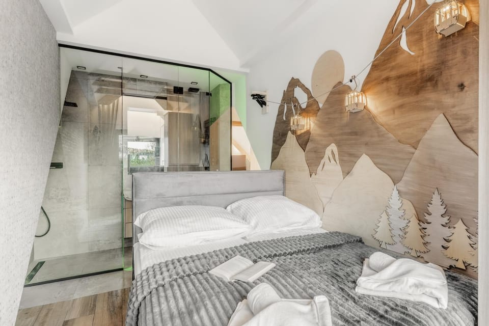 Shower, Bathroom, Bedroom
