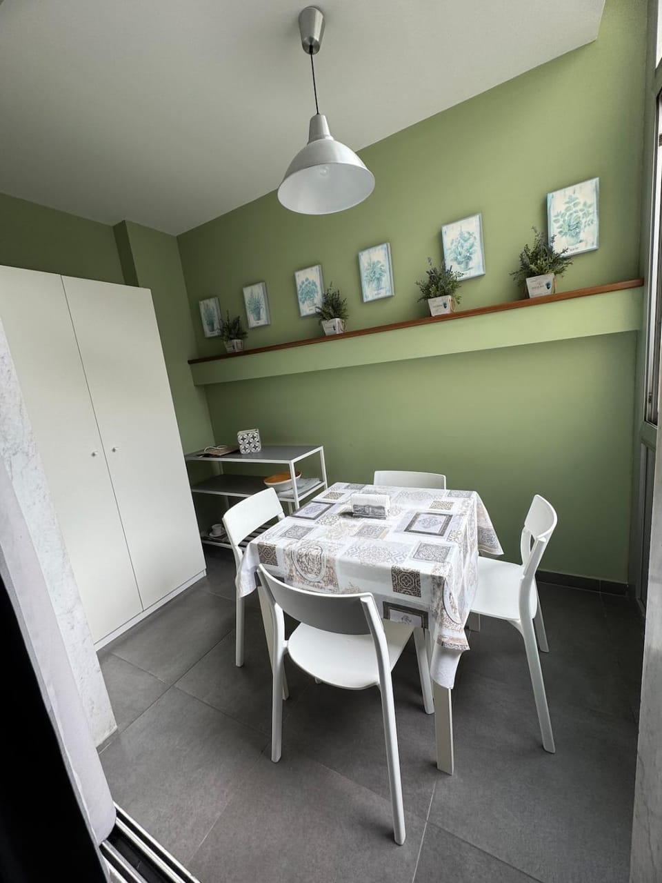 Seating area, Dining area