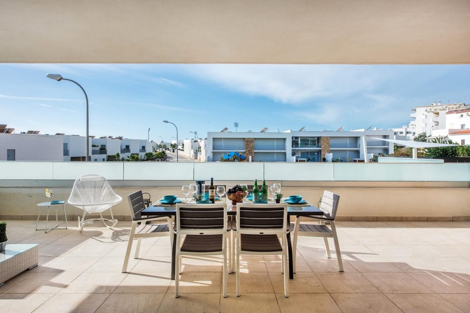 Property building, Balcony/Terrace, Living room