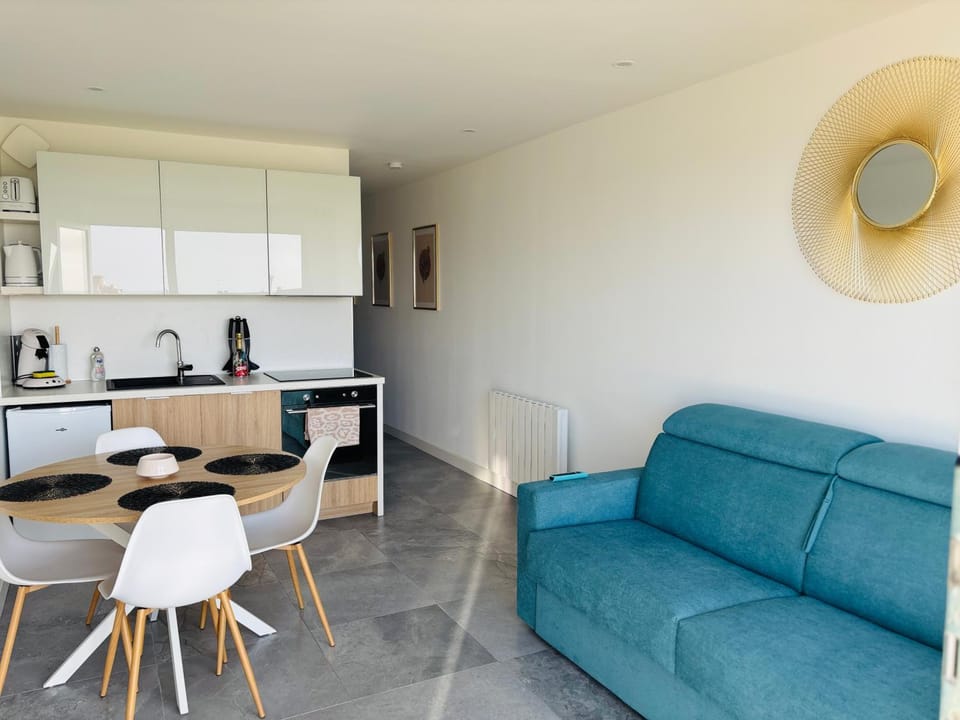 Kitchen or kitchenette, Living room