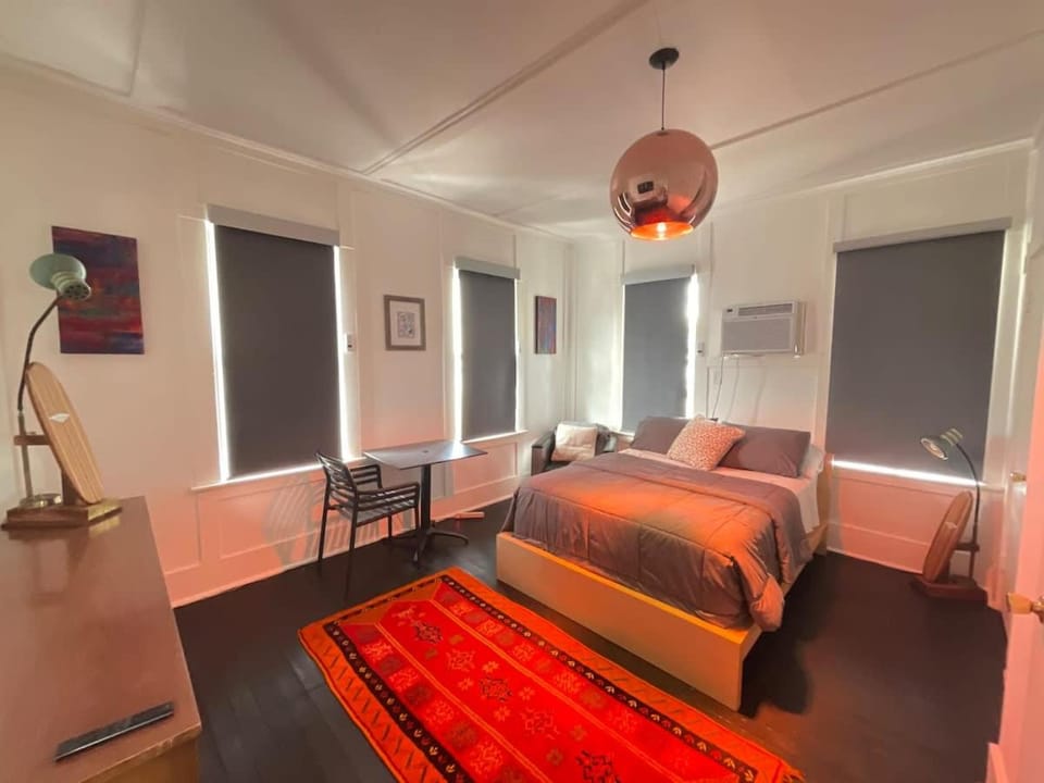 Cozy Escape - Easy World Cup Access, Walk to Restaurants and Bars! Apartment in Houston