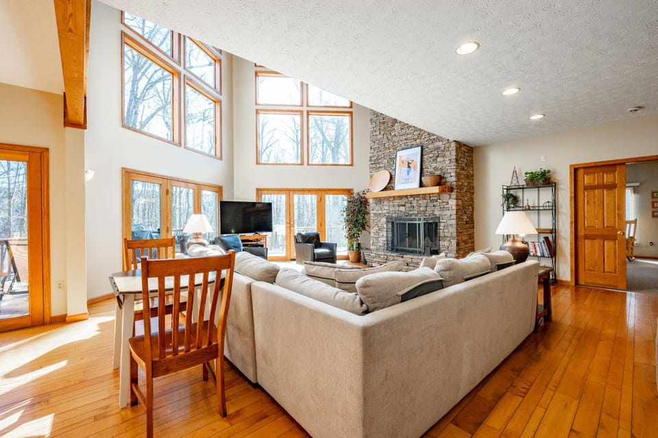 Waterfront Chateau House in Deep Creek Lake