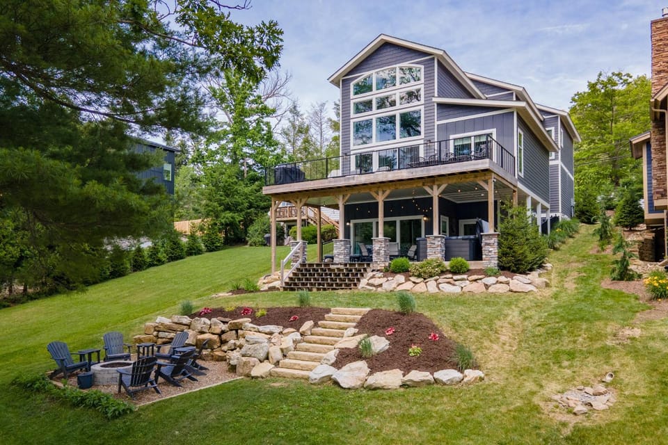 Waters Edge Oaks by Railey Vacations House in McHenry