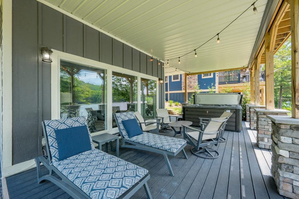 Waters Edge Oaks by Railey Vacations House in McHenry