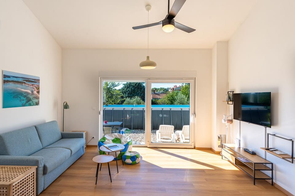 TV and multimedia, Living room, Seating area