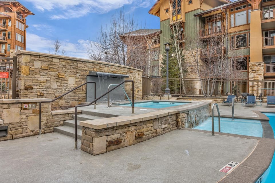 Sunrise Gondola Getaway Ski In Ski Out House in Wasatch County
