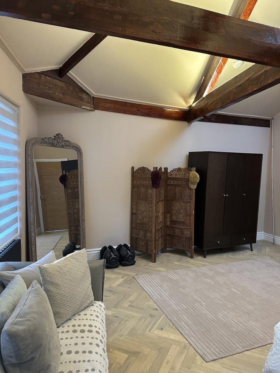 Unique 3600 sq ft Luxury 4-Bed Richmond Hill Home Apartment in Richmond