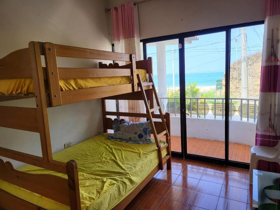 Natural landscape, Photo of the whole room, bunk bed