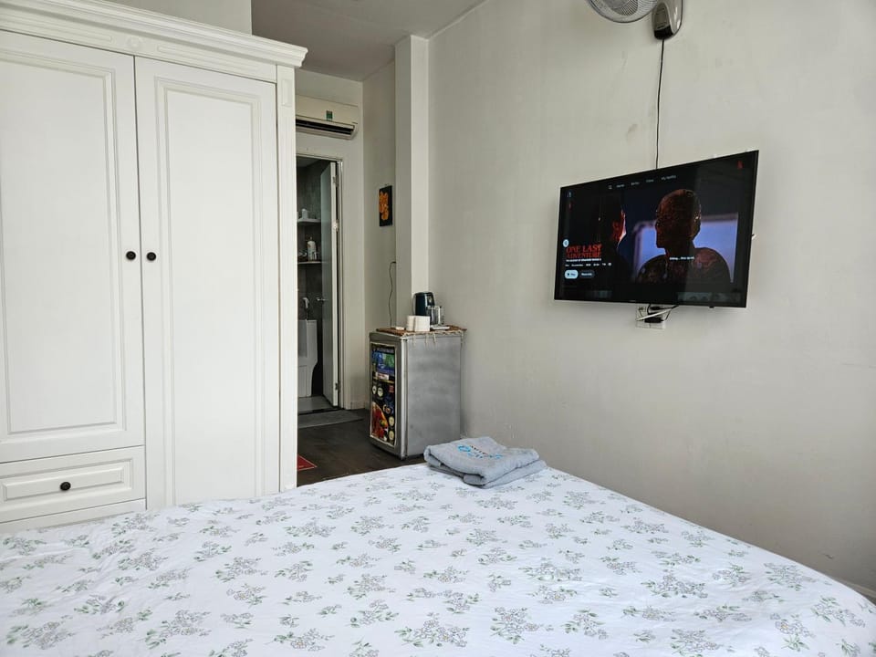 TV and multimedia, Photo of the whole room, Bedroom