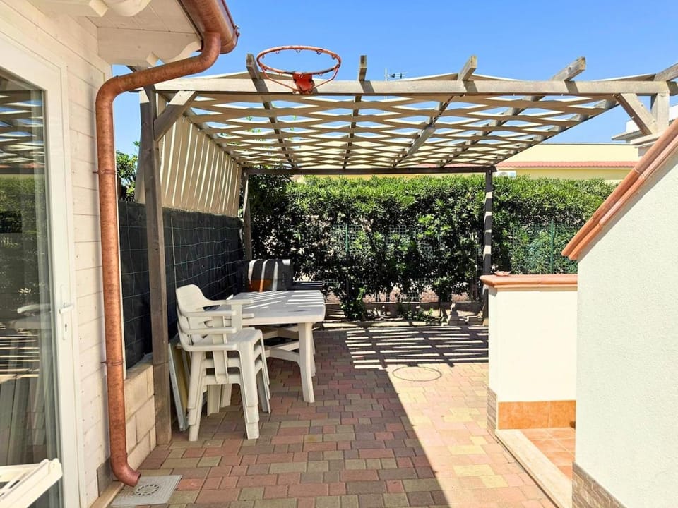 Patio, Garden, Dining area, Garden view