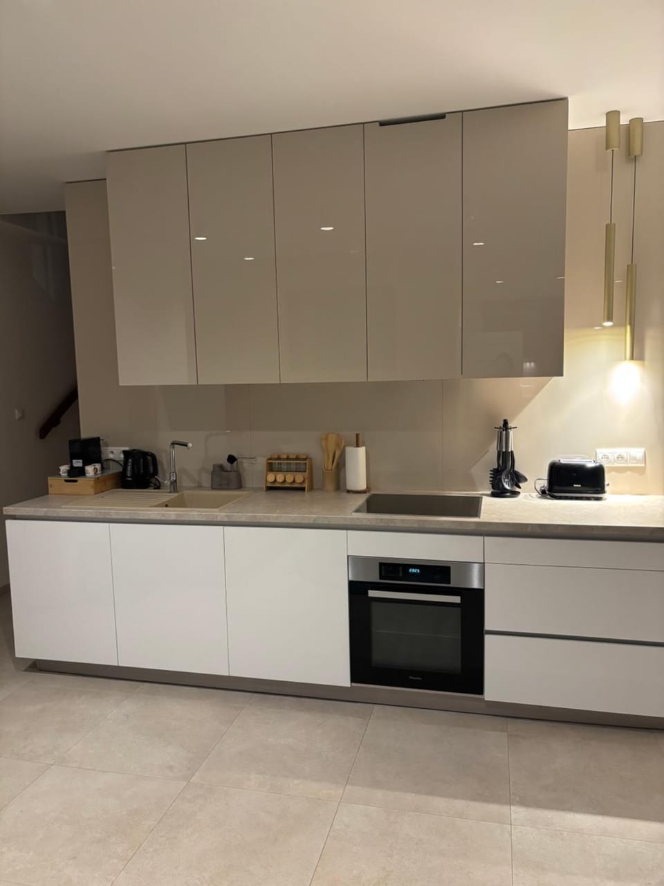 Coffee/tea facilities, Kitchen or kitchenette, stove, toaster