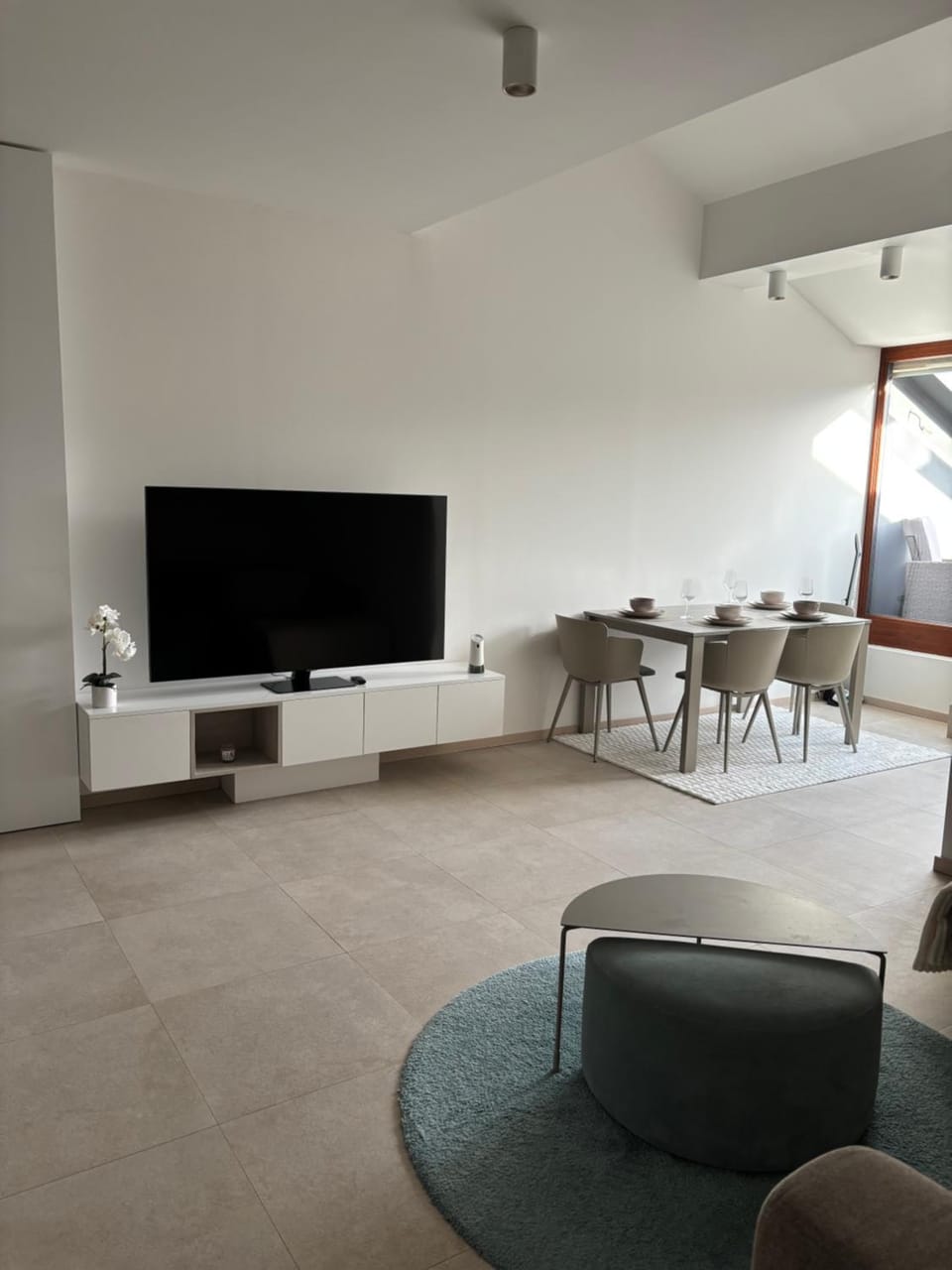 TV and multimedia, Living room, Dining area