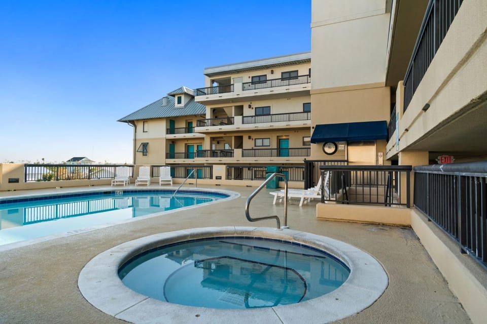 Club SeaLaVie- Family friendly community pool wifi Apartment in Mexico Beach