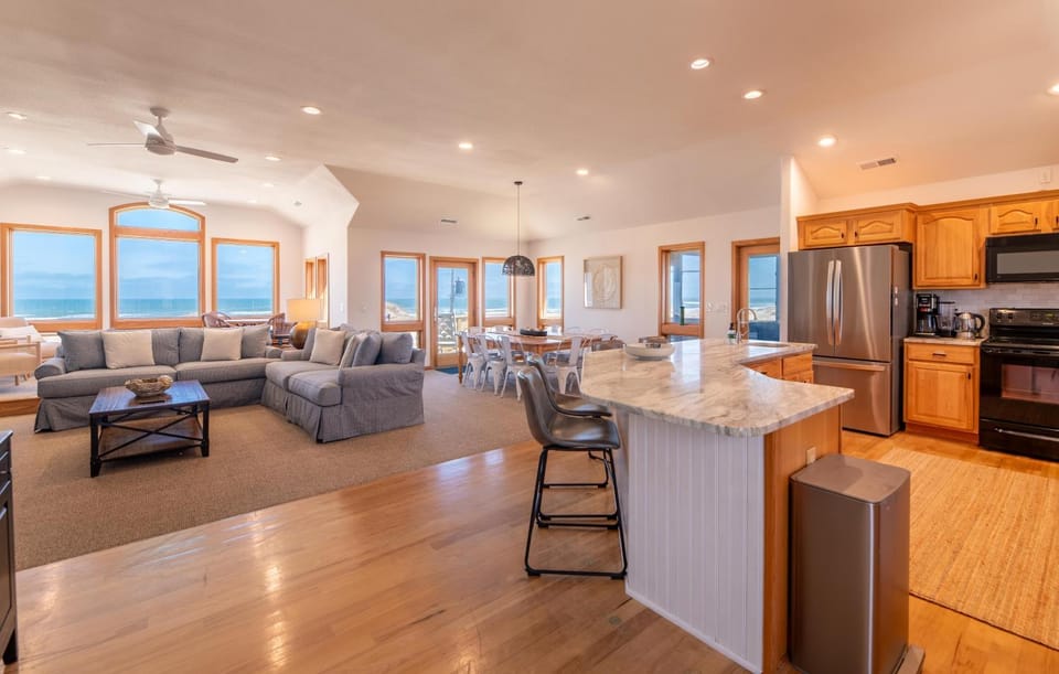 Salty Moon - 4x4 Carova, Oceanfront, Pool, Shuffleboard, Dune Deck, YR Flex Stays House in Carova Beach