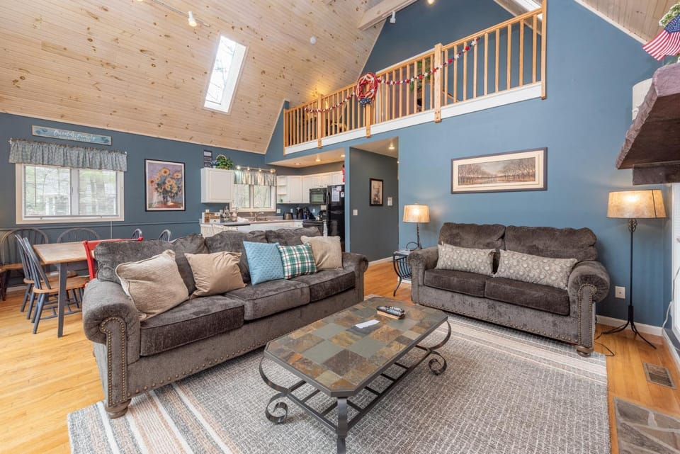 A Scandinavian Retreat House in Deep Creek Lake