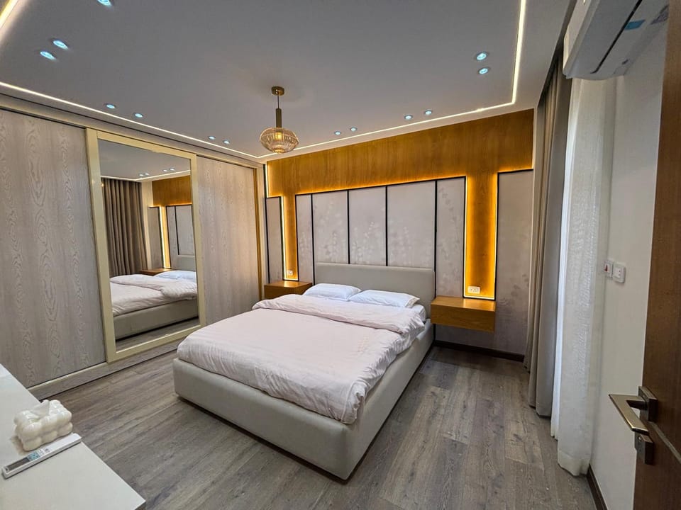 Bed, Photo of the whole room, Bedroom, internet, towels, wardrobe