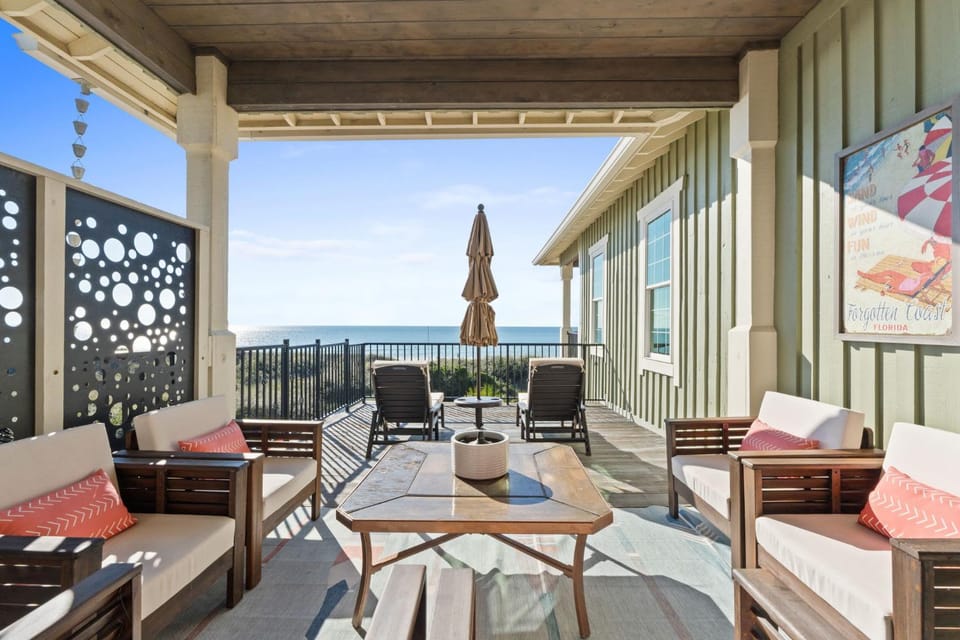 Memories By The Sea- Luxury Gulf-Front Retreat family friendly House in Florida
