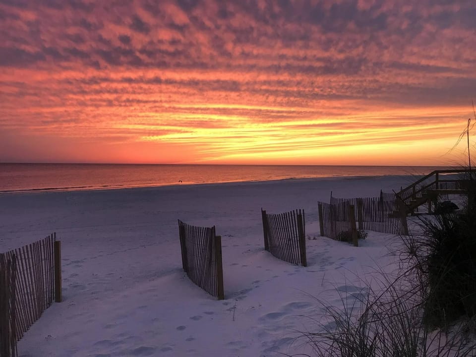 Memories By The Sea- Luxury Gulf-Front Retreat family friendly House in Florida