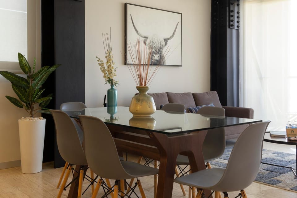 Seating area, Dining area