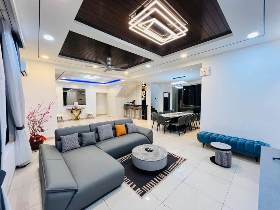 Property building, TV and multimedia, Living room, Seating area, air conditioner