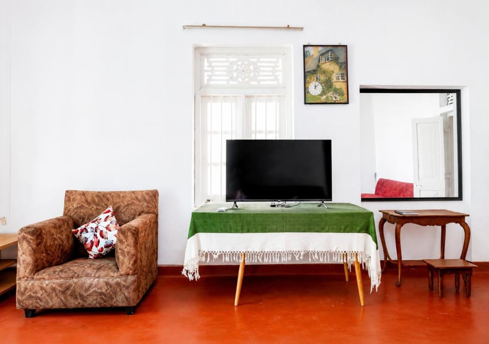 Communal lounge/ TV room, Communal lounge/ TV room, TV and multimedia, Living room, Seating area, Evening entertainment