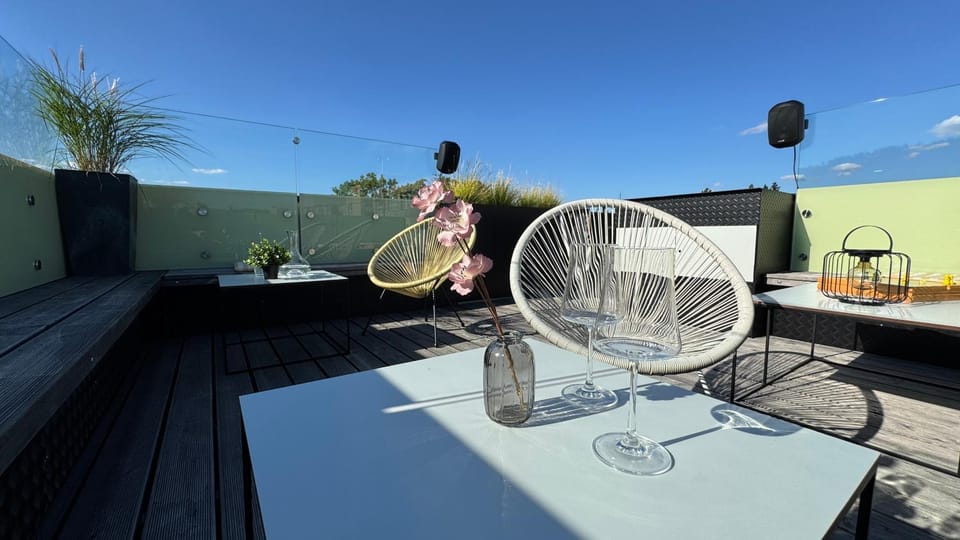 Property building, Balcony/Terrace, Seating area