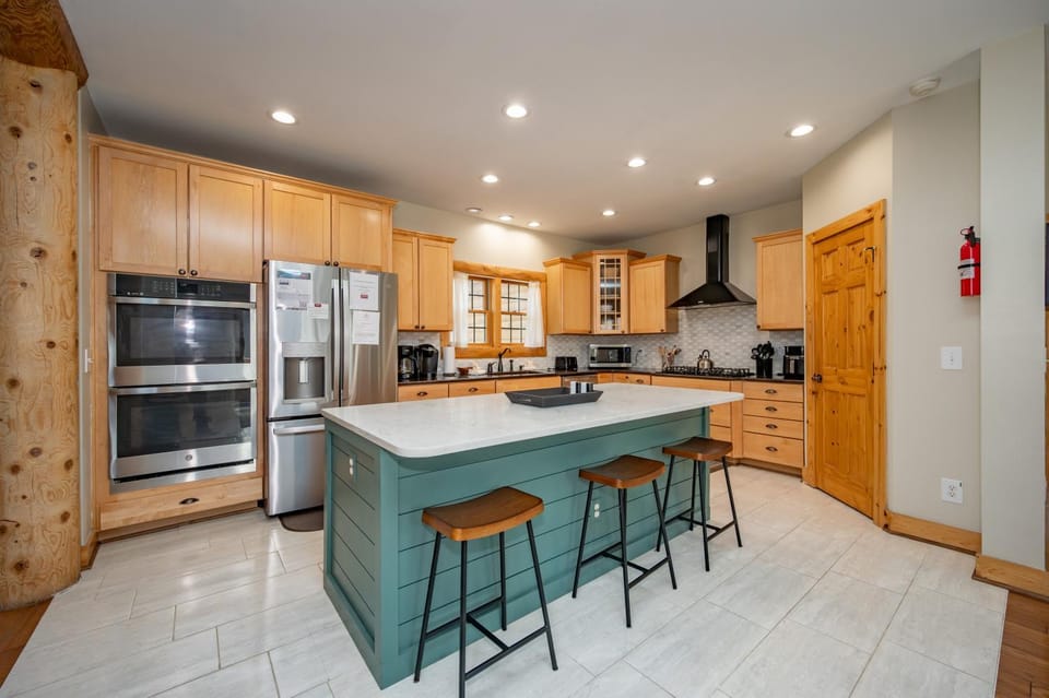 Aces Chalet Bed and Breakfast in Deep Creek Lake