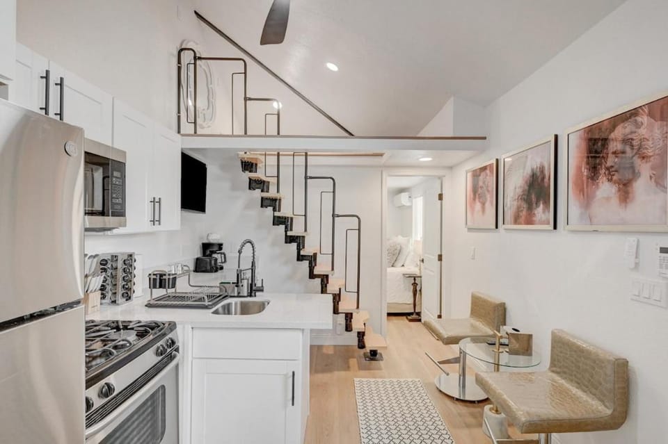 Chic & Cozy Casita-10 min to Fremont St Apartment in Las Vegas