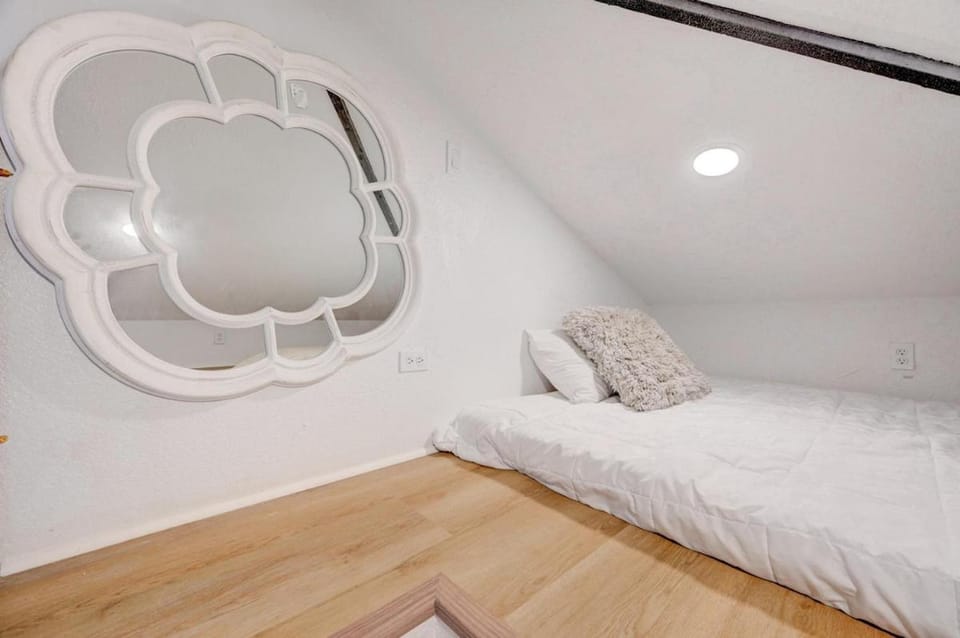 Chic & Cozy Casita-10 min to Fremont St Apartment in Las Vegas