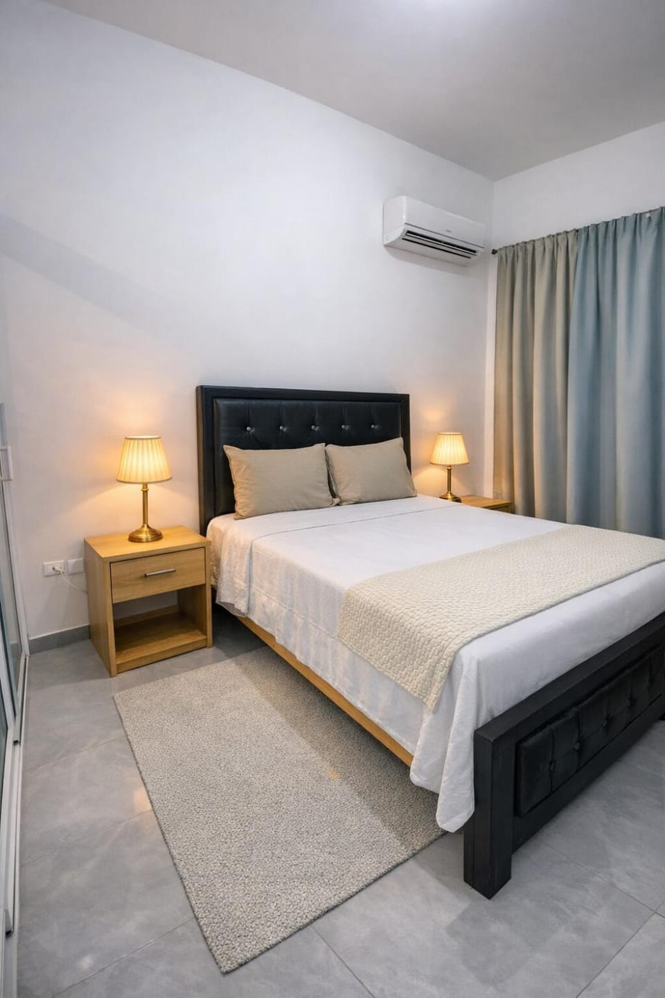 Bed, Photo of the whole room, Bedroom, air conditioner