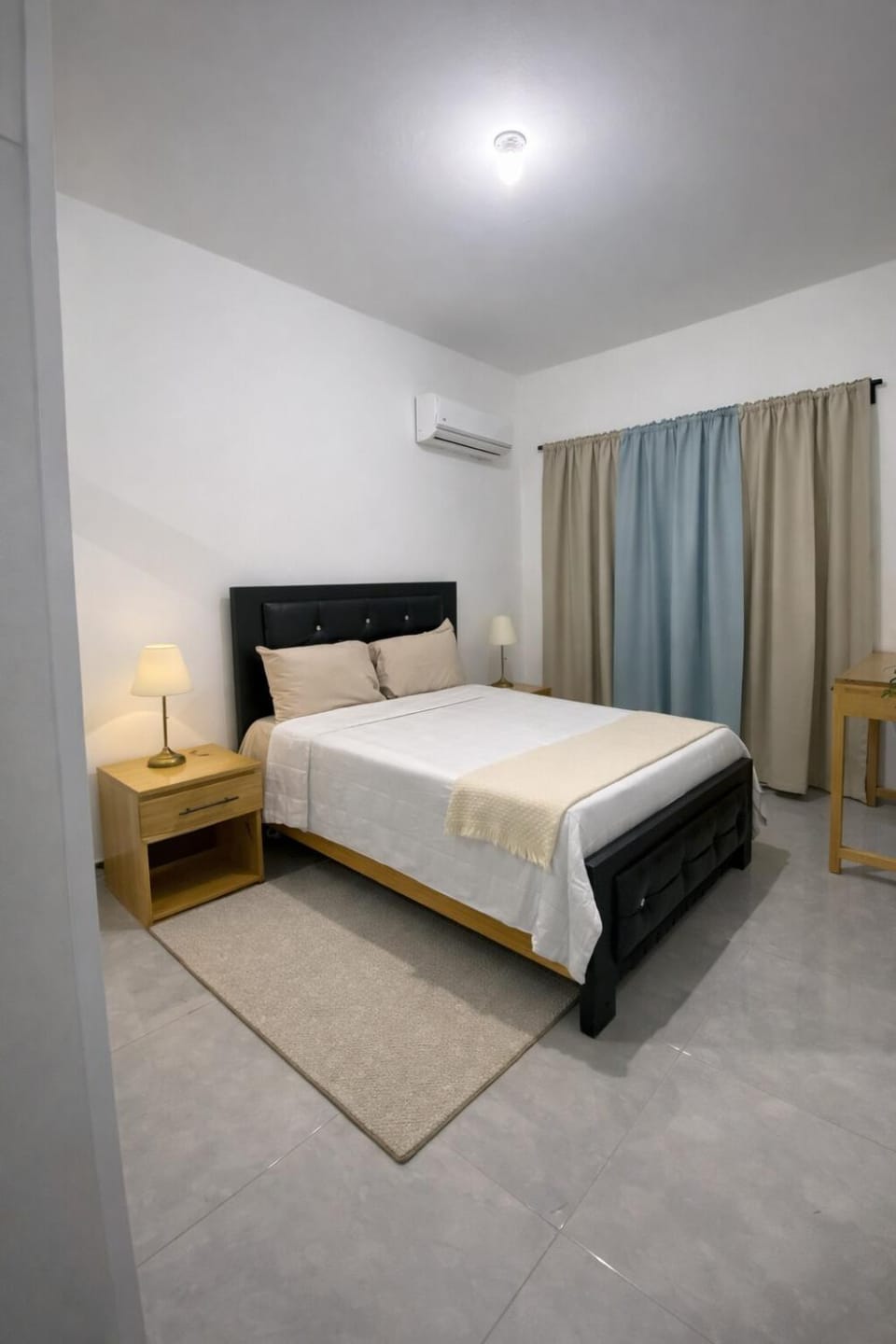 Bed, Photo of the whole room, Bedroom, air conditioner