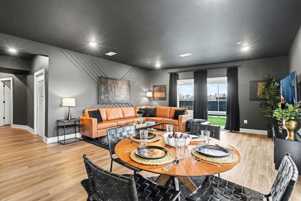 Sunset-Expansive Patio & Hot Tub-Mins to Broadway House in Nashville